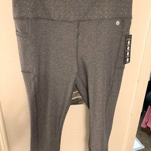 NWT Active Queens Capris (Size: 1X)